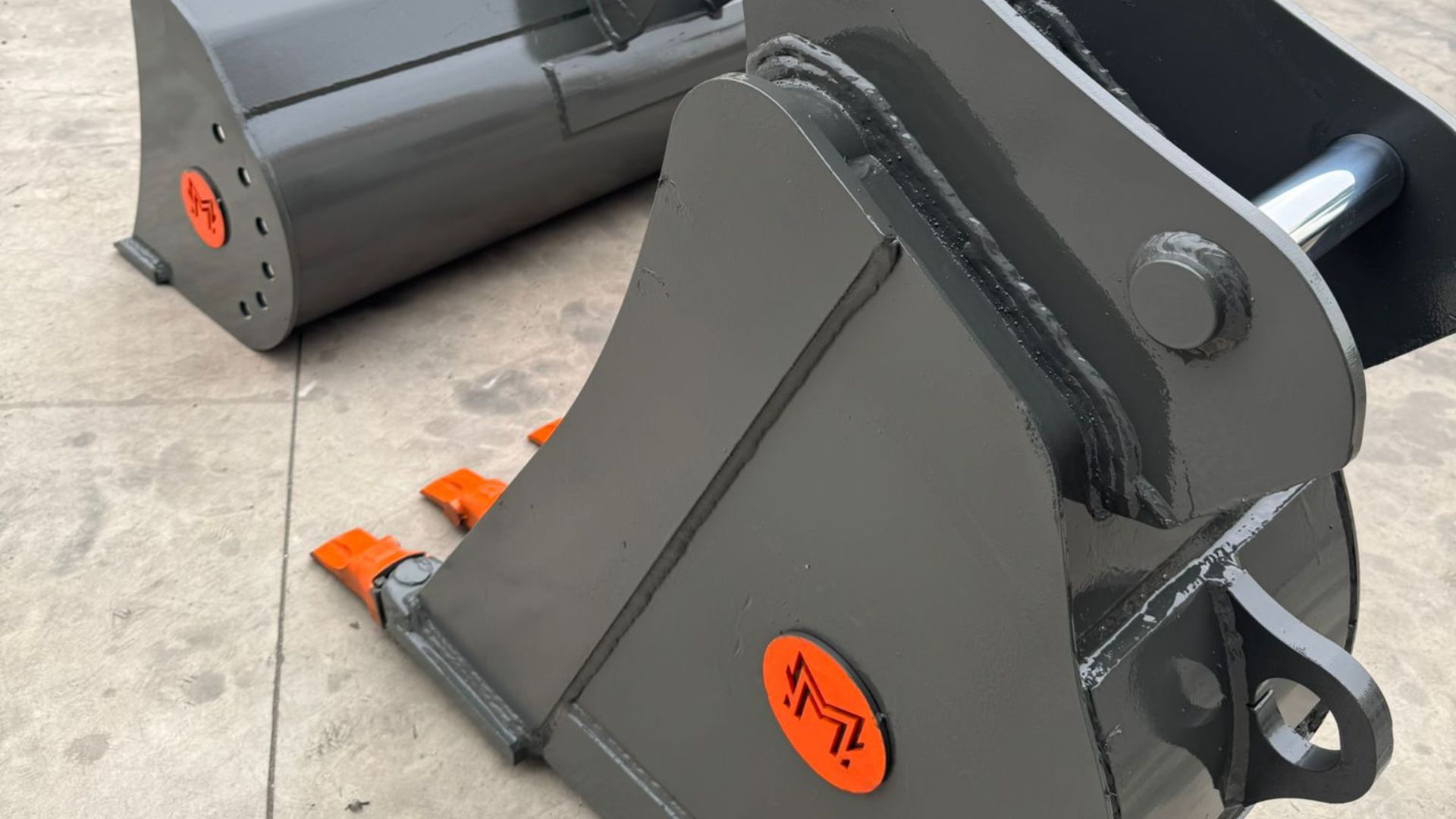 Cazo para excavadora fabricado a medida en acero Hardox — METALSUR Mecanizados Granada